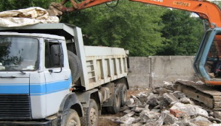 Вывоз строительного мусора с участка в Благовещенске недорого от 1566 руб. | 2Землекопа-Бгв